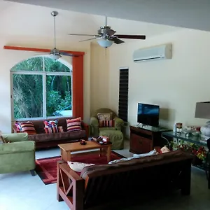 Сasa de vacaciones Casa Beard, Spacious With High Speed Wifi & Pool., Playa del Carmen
